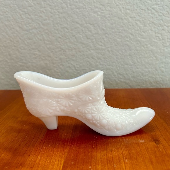 Fenton Milk Glass White Shoe Vintage Daisy And Button Pattern - Picture 2 of 6